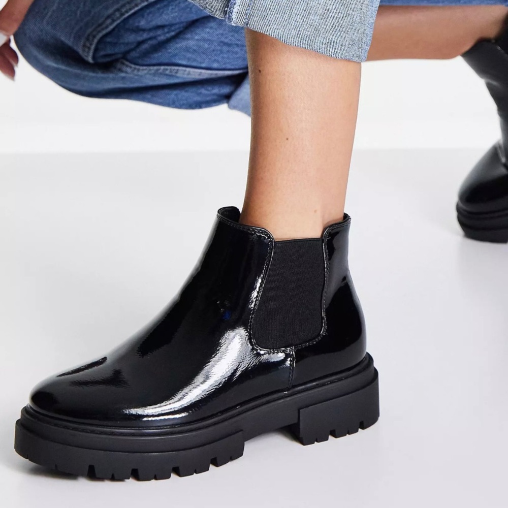 Black chelsea boots